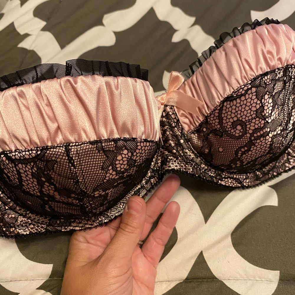 Jezebel lace bra
